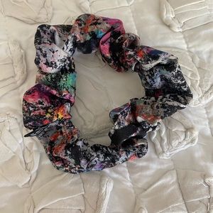 lululemon scrunchie